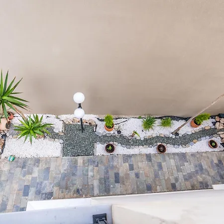 Chrispa's Seaside House *